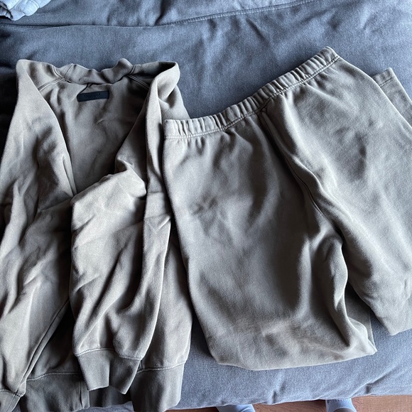 Essentials Set - Picture 6 of 6